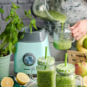 Retro table blender by Vintage Cuisine